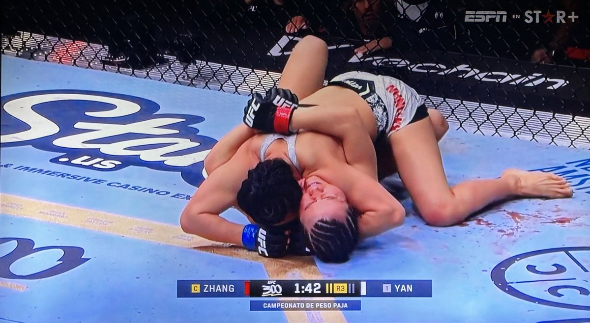 Gran asalto para Yan, la retadora recupero su enfoque y puso en problemas a la campeona, estamos 29-28 Zhang. #UFC300