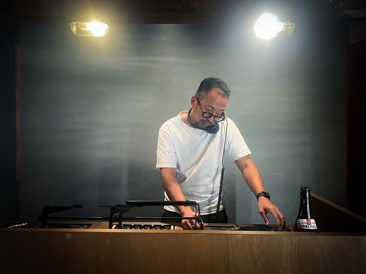 Sake On Air (@sakeonair) on Twitter photo Great having <a href="/yamatozakura/">Tekkan Wakamatsu</a>, one of our favourite Kagoshima #shochu makers giving a short masterclass at Kobayashi Saketen in Kyoto last night!
.. and finish up in style with a wicked DJ set 🔥 Great having <a href="/yamatozakura/">Tekkan Wakamatsu</a>, one of our favourite Kagoshima #shochu makers giving a short masterclass at Kobayashi Saketen in Kyoto last night!
.. and finish up in style with a wicked DJ set 🔥