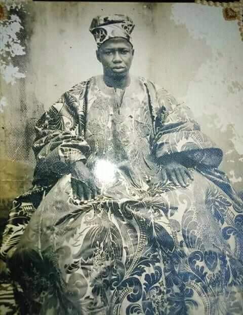 lanase_67908's tweet photo. The legend of all time behind the Prophet S.A.W, As-Sheikh Uthman Akanbi Olanase, the one whose efforts can not be underestimated among Nigerian scholars clocked 70 years of decades from this world. May Allah's Rahma be upon him and who ever share and said Amin. https://t.co/YQSGT4I7Kf