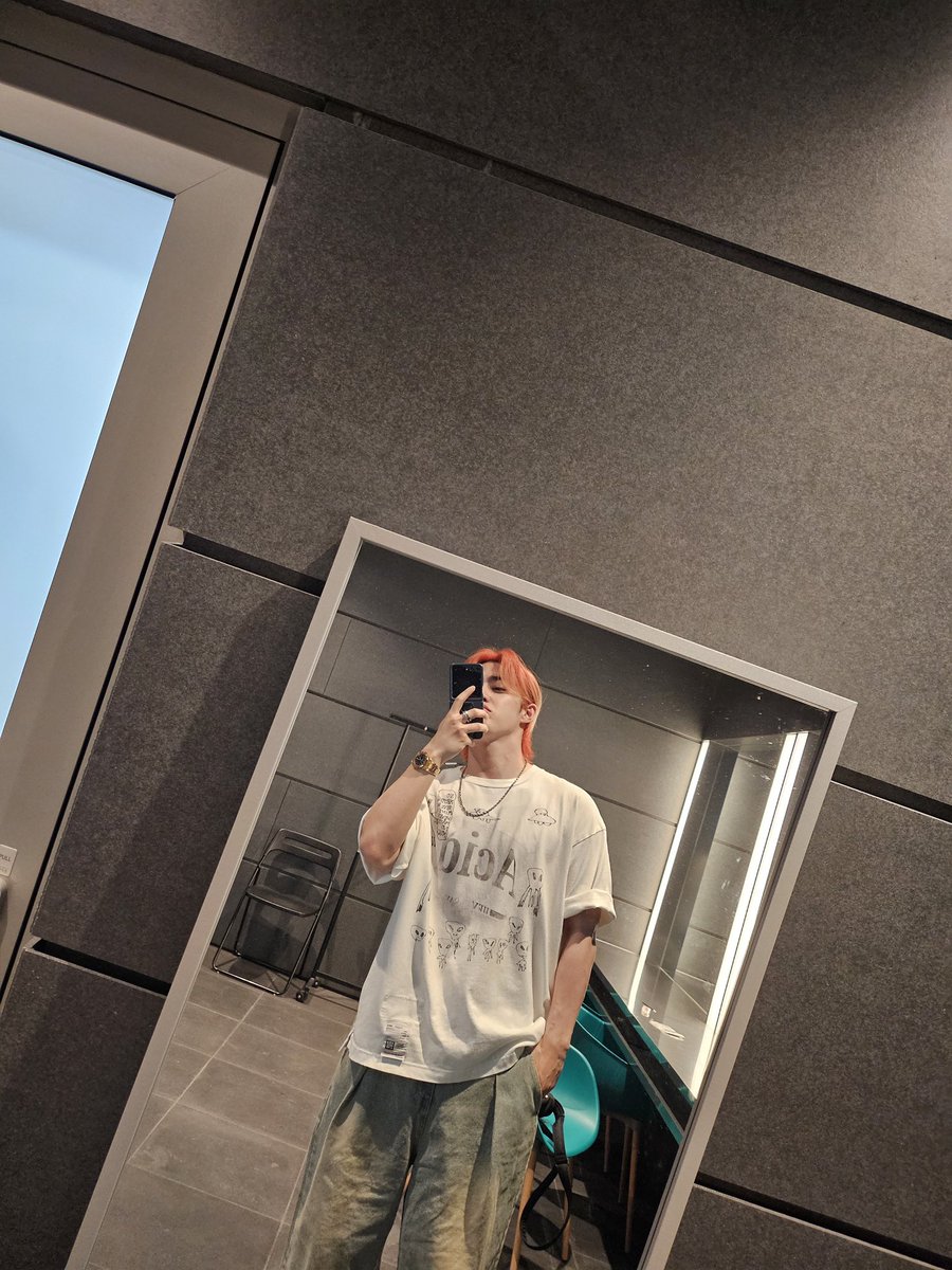 SVT_Fancafe's tweet photo. [#SCOUPS🌟 Weverse]
240414 -16:38 KST-

#에스쿱스 #SEVENTEEN #세븐틴 @pledis_17 https://t.co/dGKjpVERO1