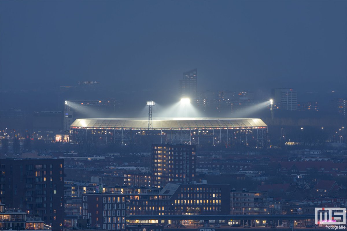 Het #Feyenoord #Stadion #DeKuip in #Rotterdam door @marcvanderstelt als schitterende wanddecoratie verkrijgbaar in 18 landen. Bekijk al onze Feyenoord De Kuip foto's via feyenoordaandemuur.nl. Wij verzenden gratis in Europa #matchday #arneslot #forFEY