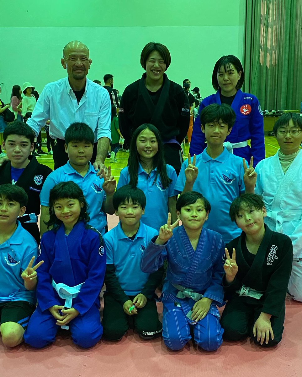 fujitajiujitsu's tweet photo. インターナショナルスクールのフェスティバルに行って来ました👍
インターナショナルスクールのハルキちゃん＆ミウちゃん＆アリアちゃん＆トウゴくん＆デュランくん＆リアムくん＆ヒナタくんスンジュンくん＆カイチョウくん
藤田柔術のひよりくん＆なるくん＆奥ちゃん＆のどかさん＆応援団
ありがとう https://t.co/GmtkuYdUM8