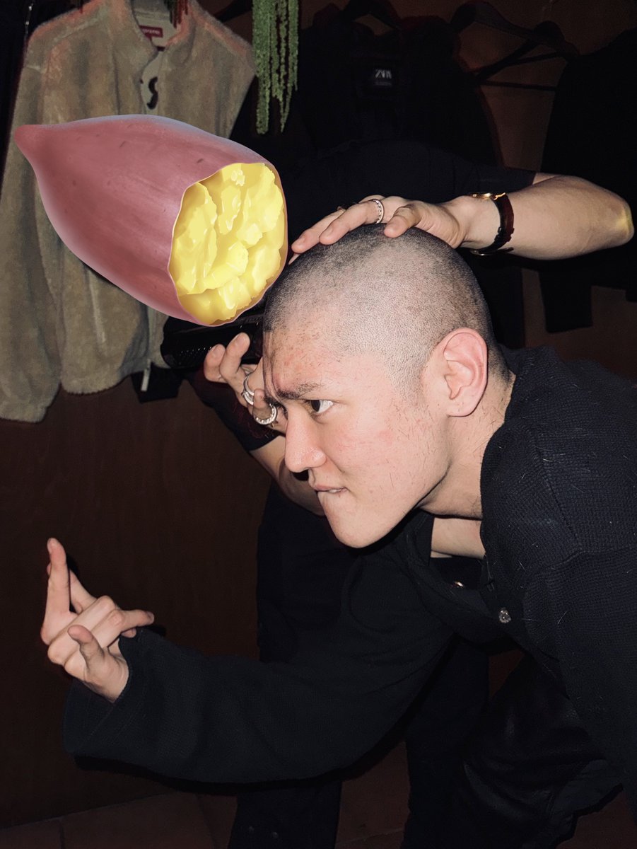 tyong70144's tweet photo. Taeyong I want your chic bald head picture clear of that man https://t.co/3w1ijIPrFn