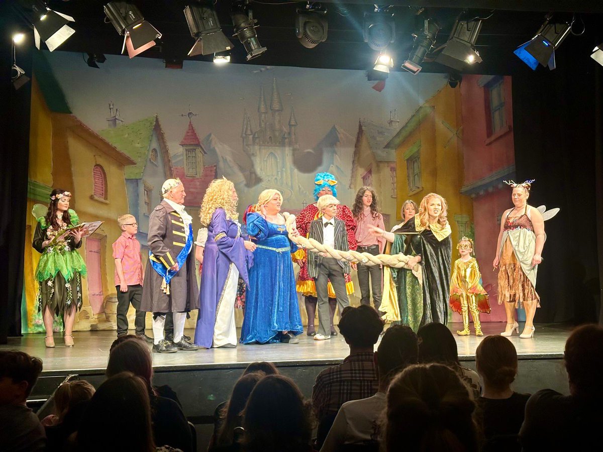 Looking to entertain the children this morning? Why not take them along to enjoy the last of Bright Sparks’ performance of Rapunzel at 11am! Ticket available here: aldeburghjubileehall.co.uk
🎟️🧚
#entertainment #familyentertainment #rapunzel #aldeburgh #jubileehall #booknow #suffolk