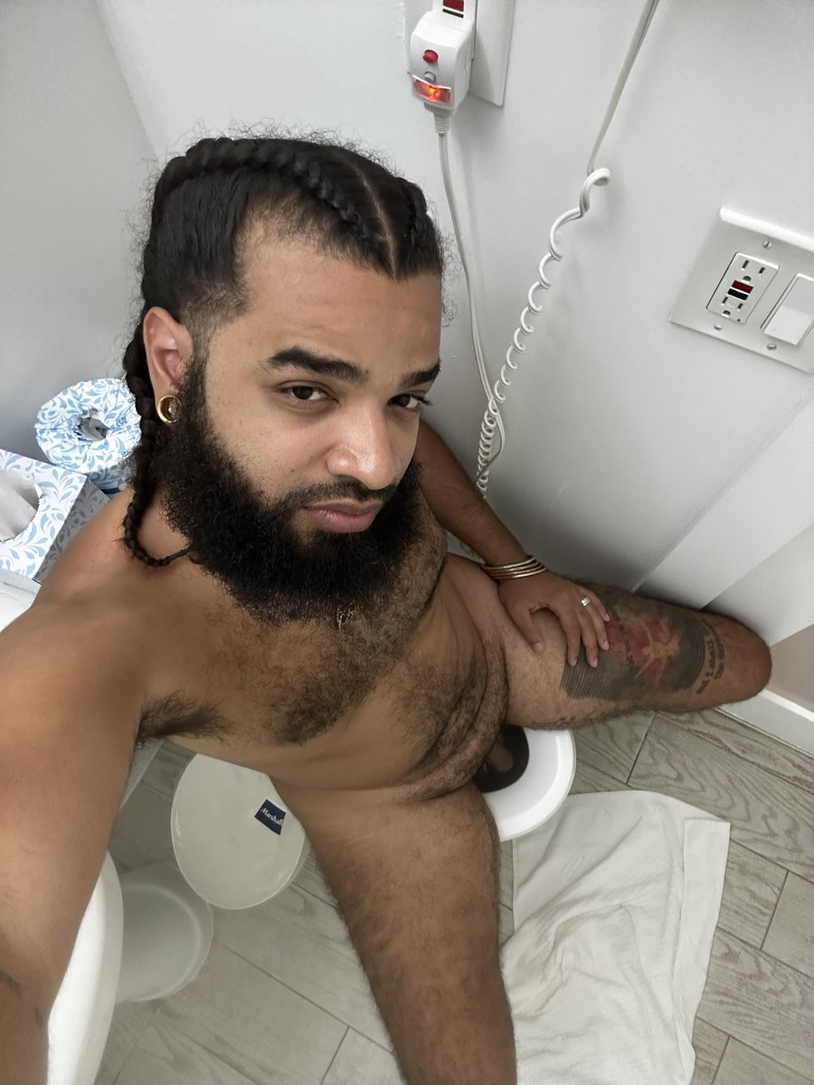 _AyoTeo_'s tweet photo. Bitch I'm getting old... not even 1am yet and I'm done for night... #MiamiPride https://t.co/U1qEpQTP9X