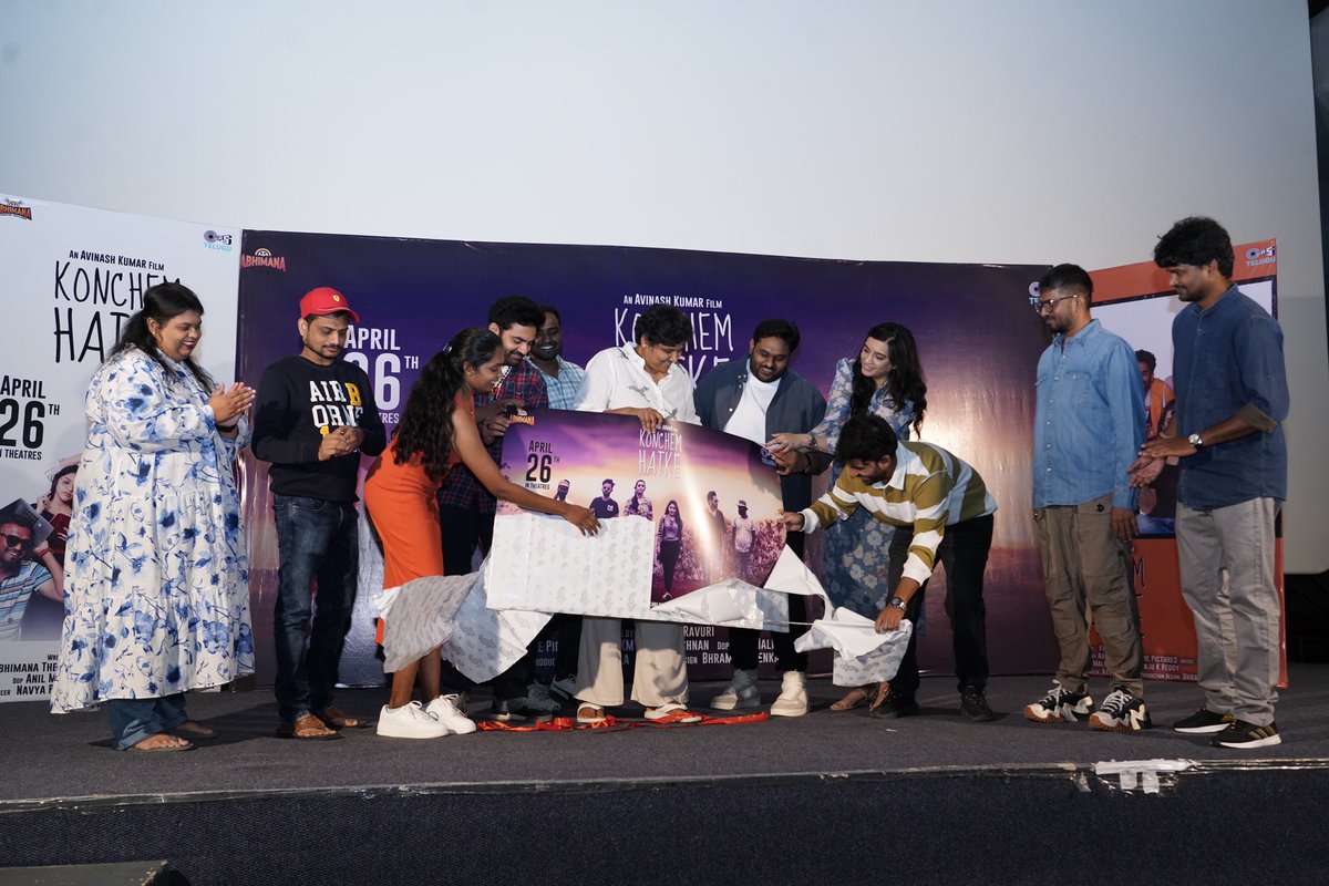 AbimanaTheatre's tweet photo. Konchem Hatke release date press meet! Thank you #nandinireddy garu for being our chief guest. Means a lot to us:)
#konchemhatke in theatres on April 26th! https://t.co/fFE0IskNdl