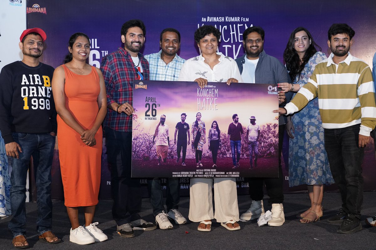 AbimanaTheatre's tweet photo. Konchem Hatke release date press meet! Thank you #nandinireddy garu for being our chief guest. Means a lot to us:)
#konchemhatke in theatres on April 26th! https://t.co/fFE0IskNdl