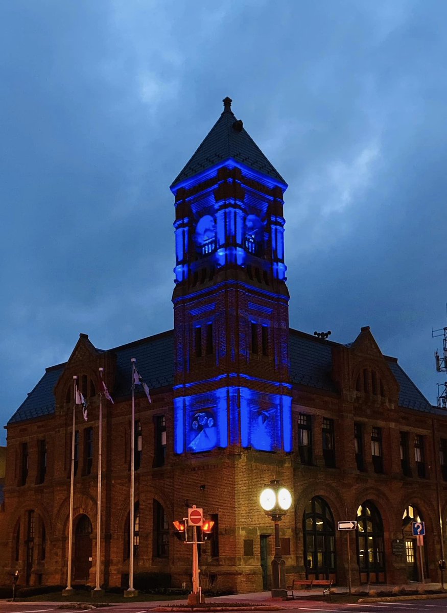 FND_Together's tweet image. Charlottetown City Hall and the Confederation Centre of the arts in Charlottetown, PEI, Canada were illuminated to spread awareness about #FND 
#FNDaware #FNDhope