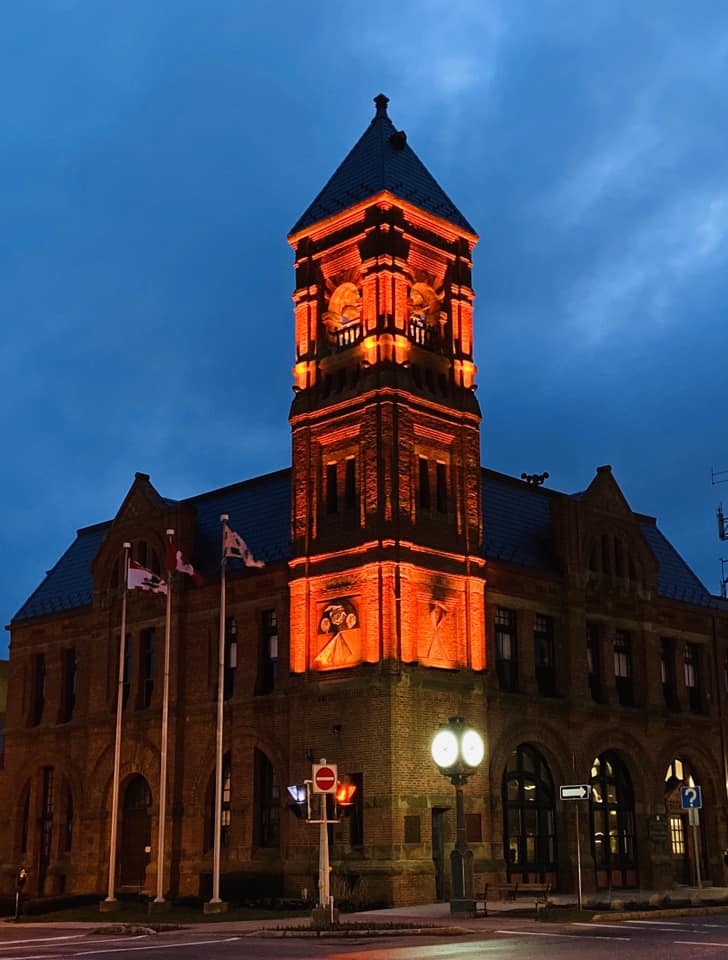 FND_Together's tweet image. Charlottetown City Hall and the Confederation Centre of the arts in Charlottetown, PEI, Canada were illuminated to spread awareness about #FND 
#FNDaware #FNDhope