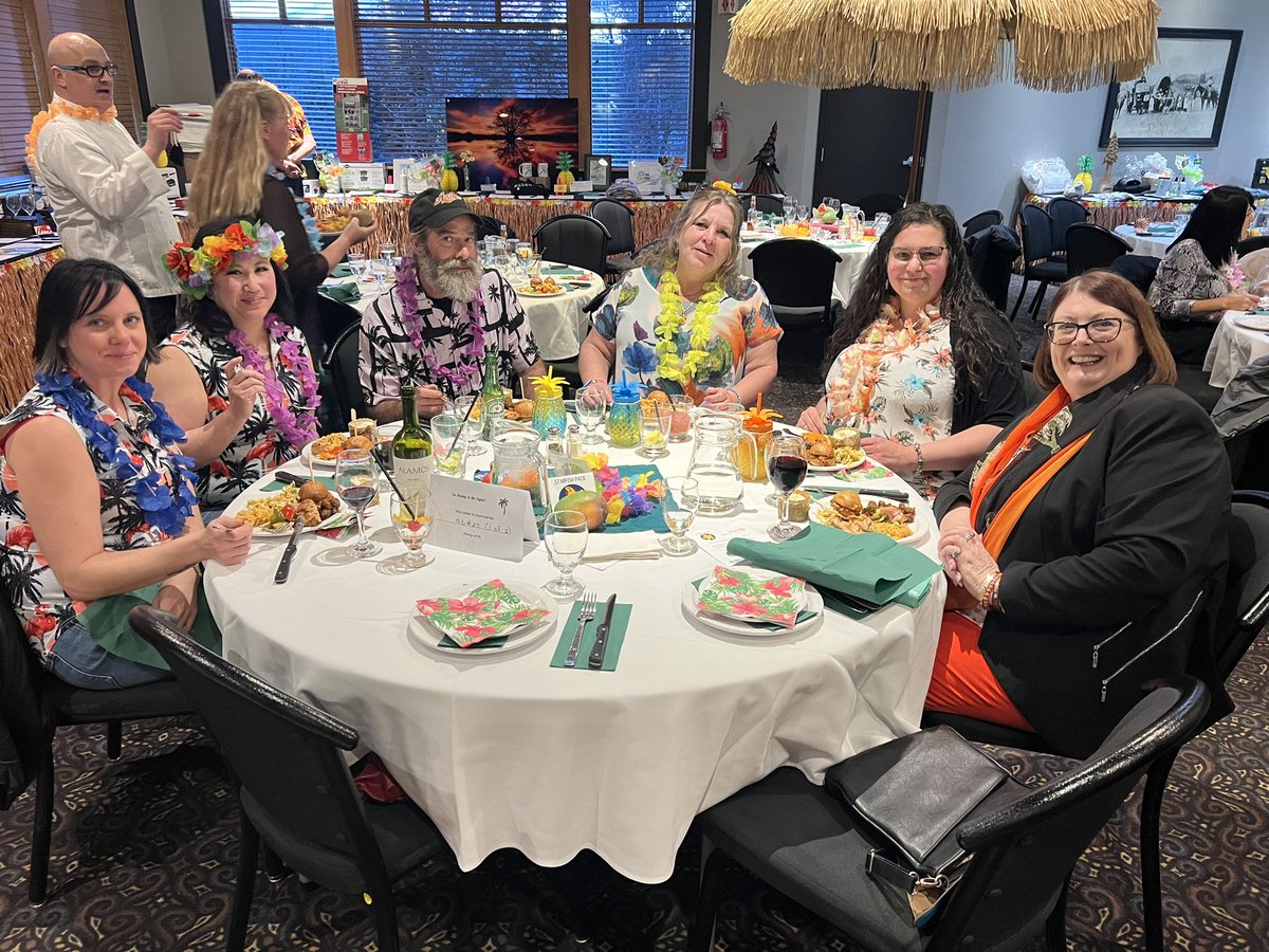 Holly Zurak tweet media