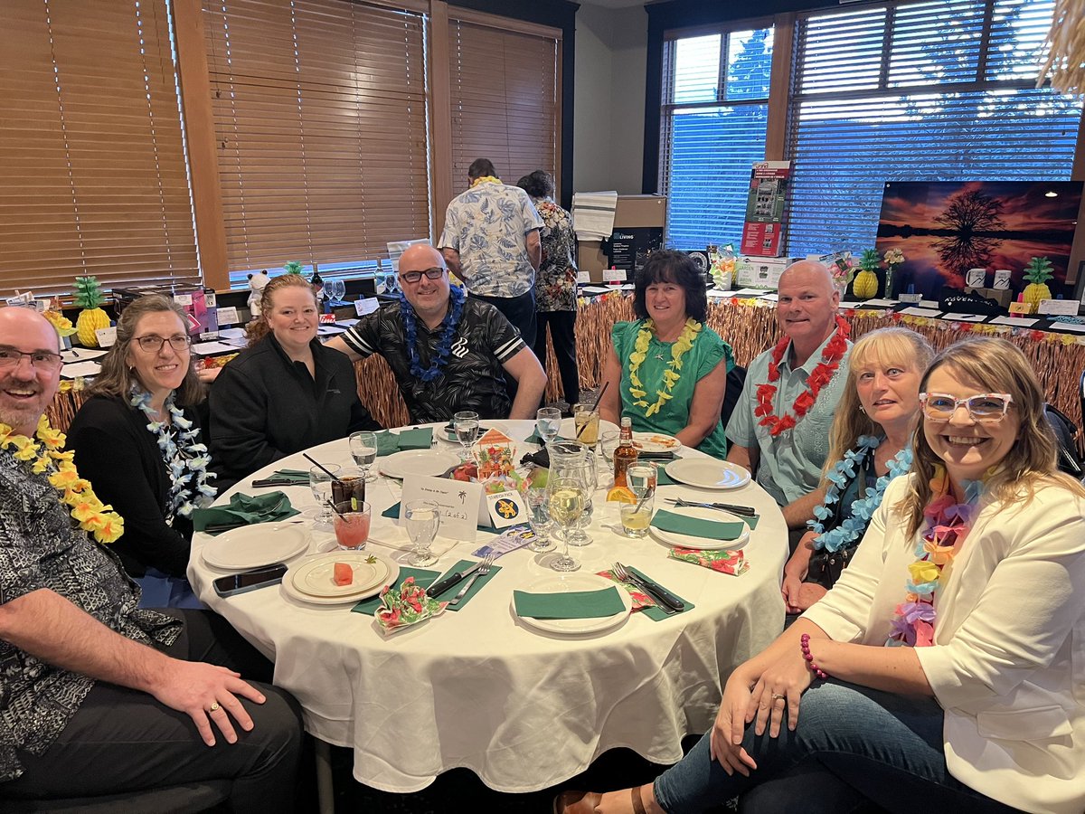 Holly Zurak tweet media