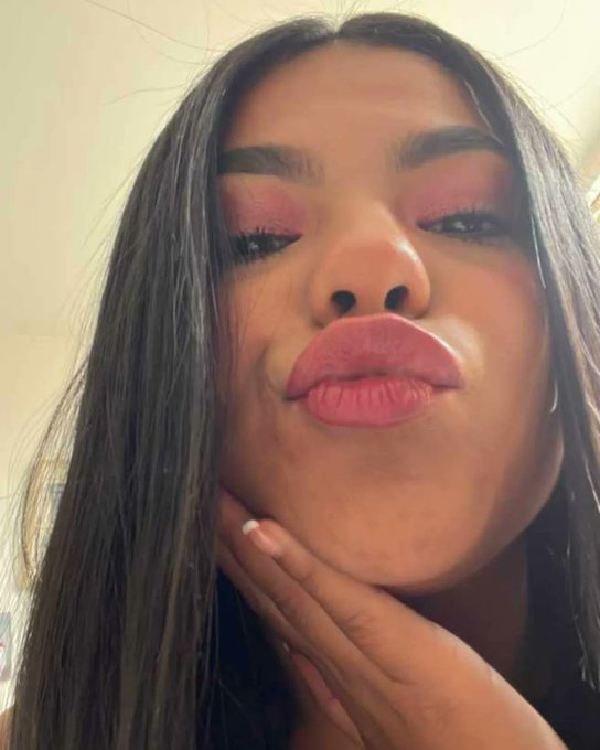 Besitos para ti 😘😘😁 https://t.co/2M4l9eRGyh