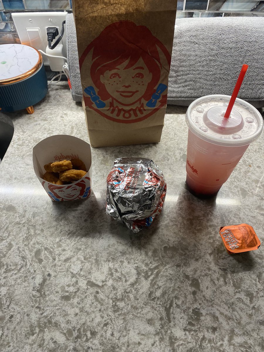 Harmony_Yume's tweet photo. My Wendy’s is finally here 🤤
#InvictaVT #InvictaEats https://t.co/Hj0B6oosJb