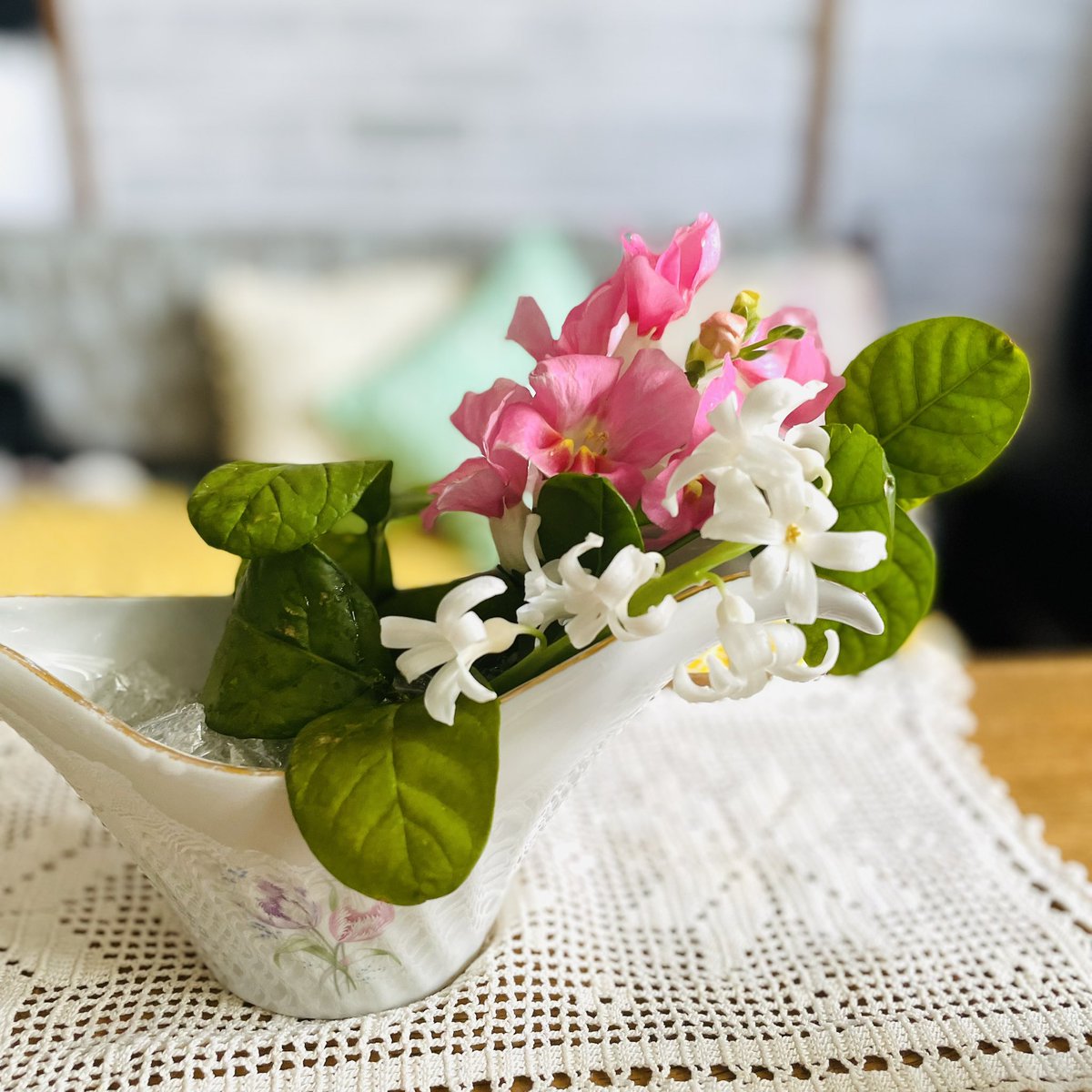 YOoMsB5kQIhOYfc's tweet photo. こだわり市
手書きの🌷が可愛い♡花器と
リース買っちゃった
(^ー^* )フフ♪
ピンポンDEポンで500円の金券2枚ゲット!
"(ノ*>∀<)ノ
#千駄木二丁目商店街
#こだわり市
#WiNGWIN https://t.co/n79nHHTXgp