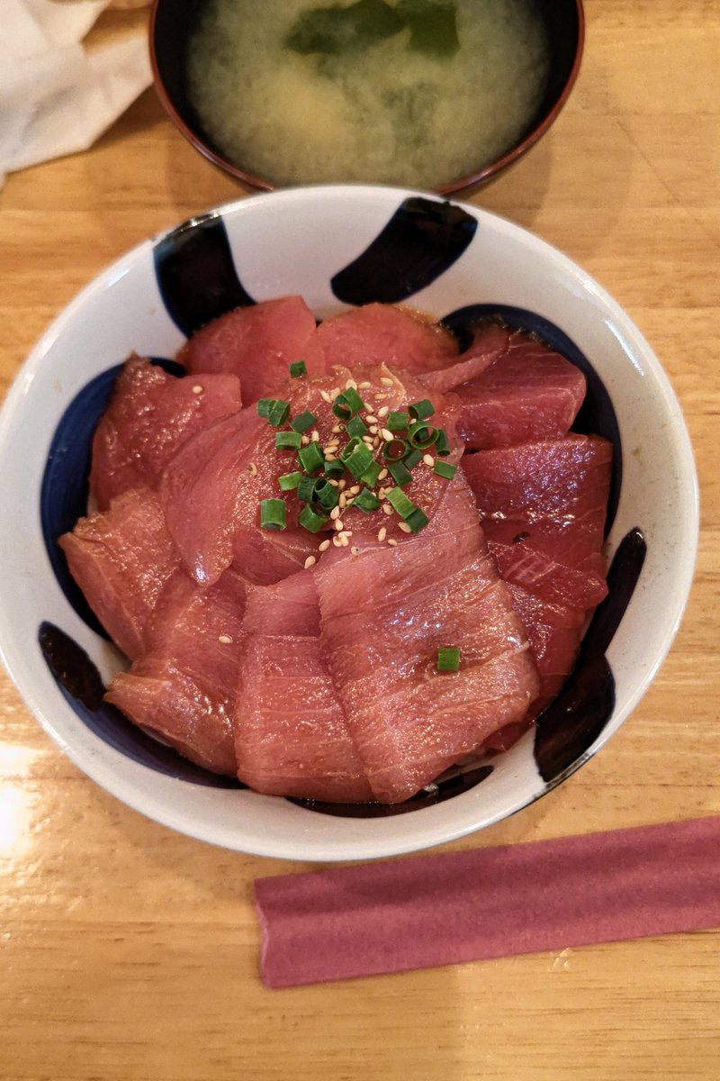 #かね廣   三浦市三崎4-9-6
#漬け丼

鮪の街🐟️三崎港の最高の一杯✨
落ち着いた店内と優しい御値段～旨い😋
今日も美味しく頂きました😁

#鉄火丼 #中トロ #鮪 #まぐろ #三崎港