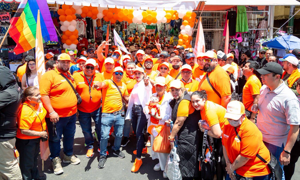 Dimos la bienvenida a #MáynezPresidente al #BarrioBravoDeTepito, una de las zonas más populares de la #CiudadDeMéxico que representa la cultura del trabajo y el esfuerzo; orgullosamente ubicada en el Corazón de México: ¡Cuauhtémoc! #SandraCuevasSenadora