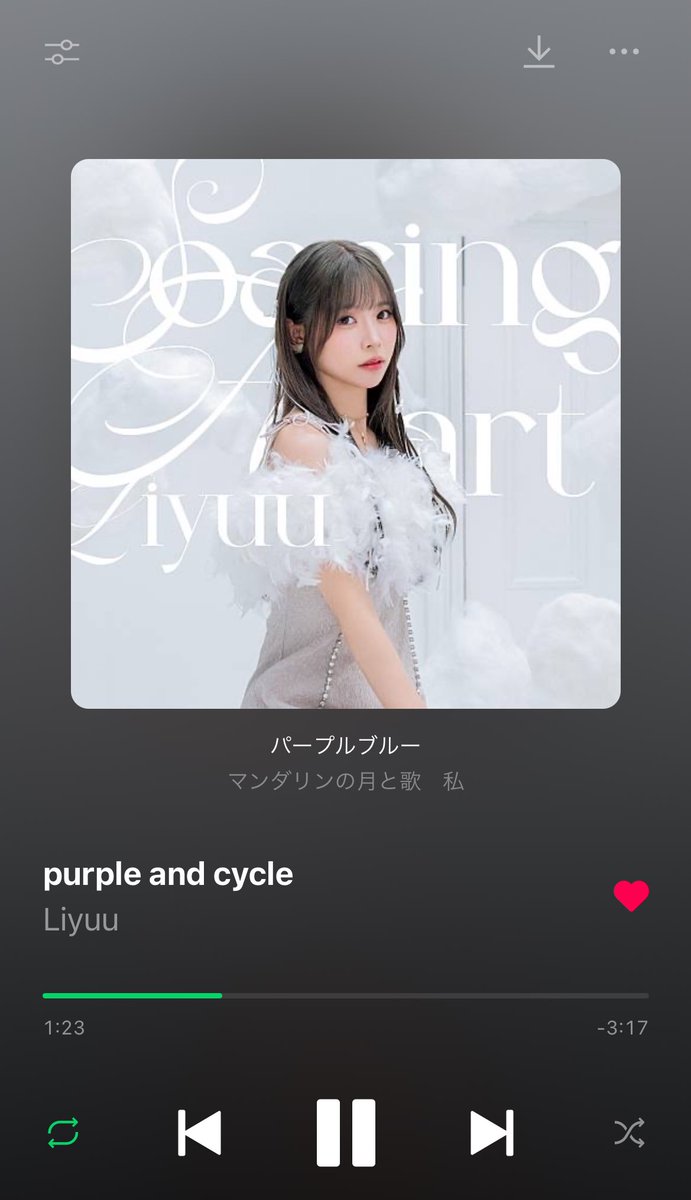 Minmitu7's tweet photo. purple and cycleでペンライトはパープルとブルーにした
その中でちらほら黄色にしてる方もいて星が光ってるみたいで感動しました。
#Liyuu_MySoaringHeart https://t.co/ojhRTP2jQY