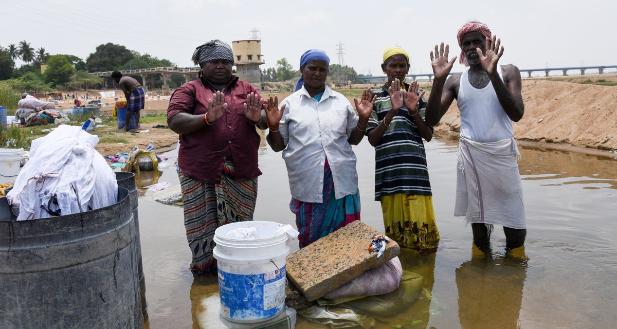 These dhobis lost their fingerprints due to hours of washing away dirt from clothes, using chemicals with bare hands. However, they're determined to cast their votes on April 19, believing in the power of their worn-out fingers. My story for @xpresstn newindianexpress.com/states/tamil-n…