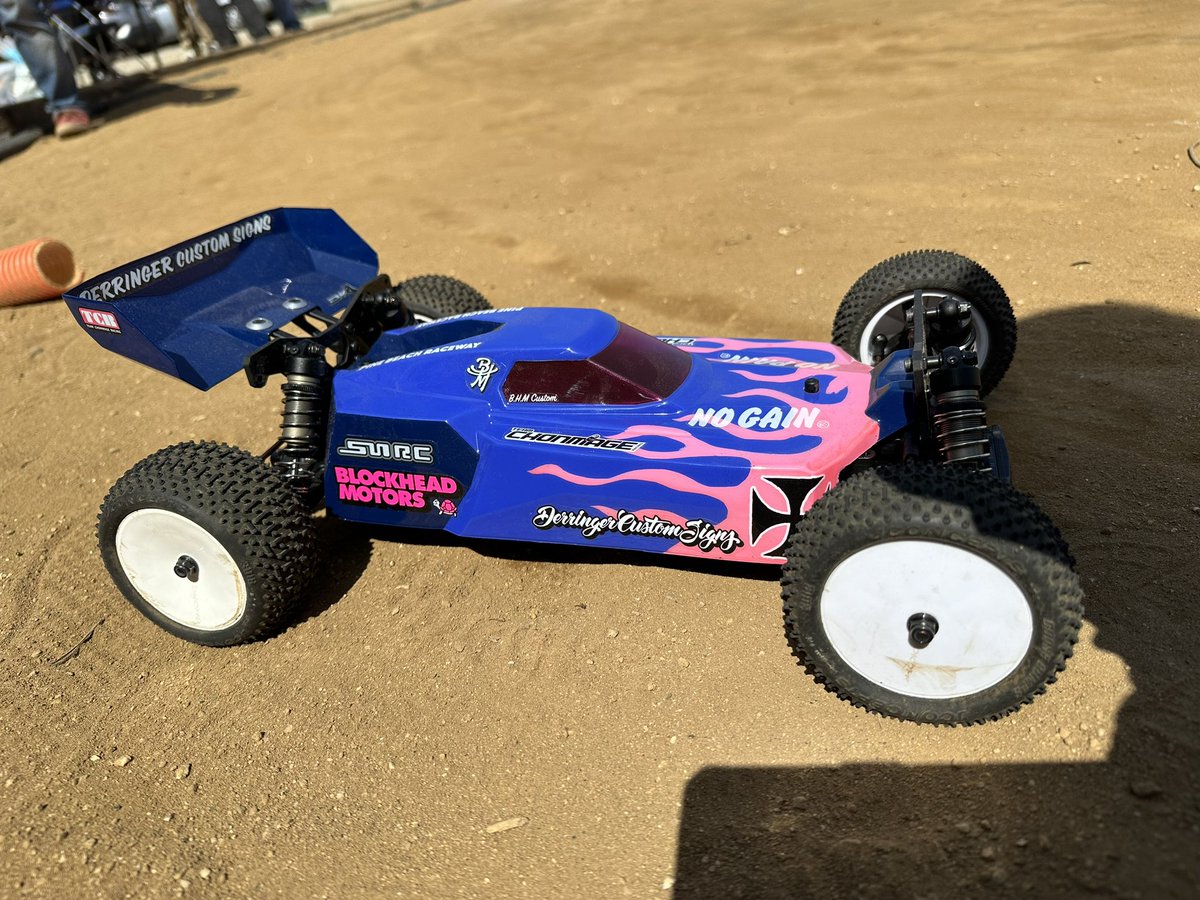 FTdai_rcbuggy's tweet photo. DK4シェイクダウン🙆🏻♂️
#DK4
#かしまrcサーキット https://t.co/wKwzIDW6E2