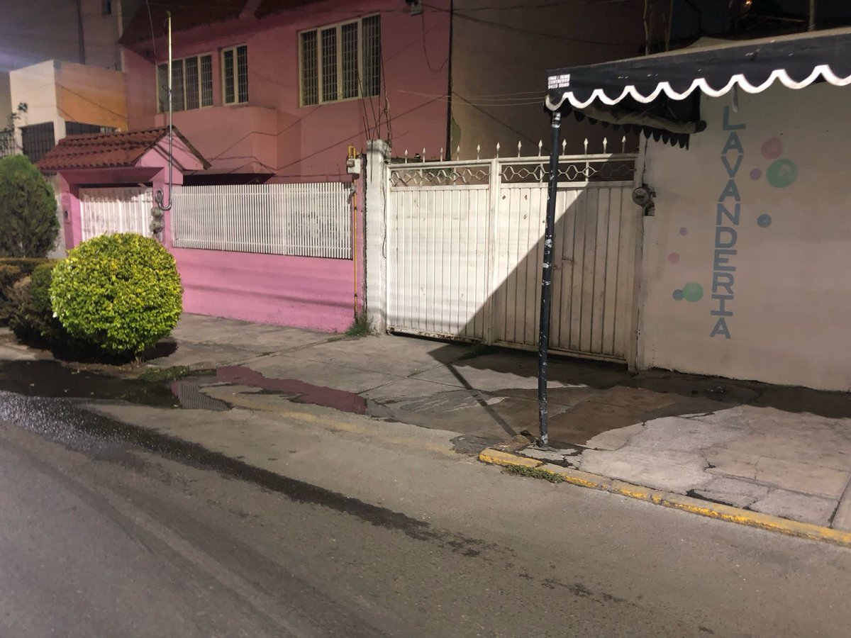 letylimon76's tweet photo. Atn @Sacmex favor de atender Fuga de Agua en Talmiscle 27 colonia San Pedro Apóstol @TlalpanAl https://t.co/7HgAcuvwcX