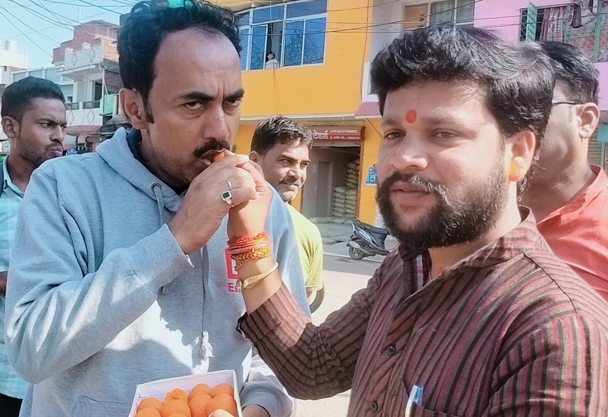 sanjay_baudh's tweet photo. विश्व रतन संविधान निर्माता डॉ बाबासाहेब अंबेडकर जयंती के शुभ अवसर पर आज दिनांक 14 अप्रैल 2024 को पन्ना कोतवाली चौराहा पर बाबा साहब की प्रतिमा पर पुष्प अर्पित किया जिसमें अनुसूचित जाति मोर्चा के प्रदेश के अध्यक्ष डॉक्टर कैलाश जाटव जी
 #Baba_Sahab_Ambedkar_jayanti https://t.co/aSUFxN5wsW