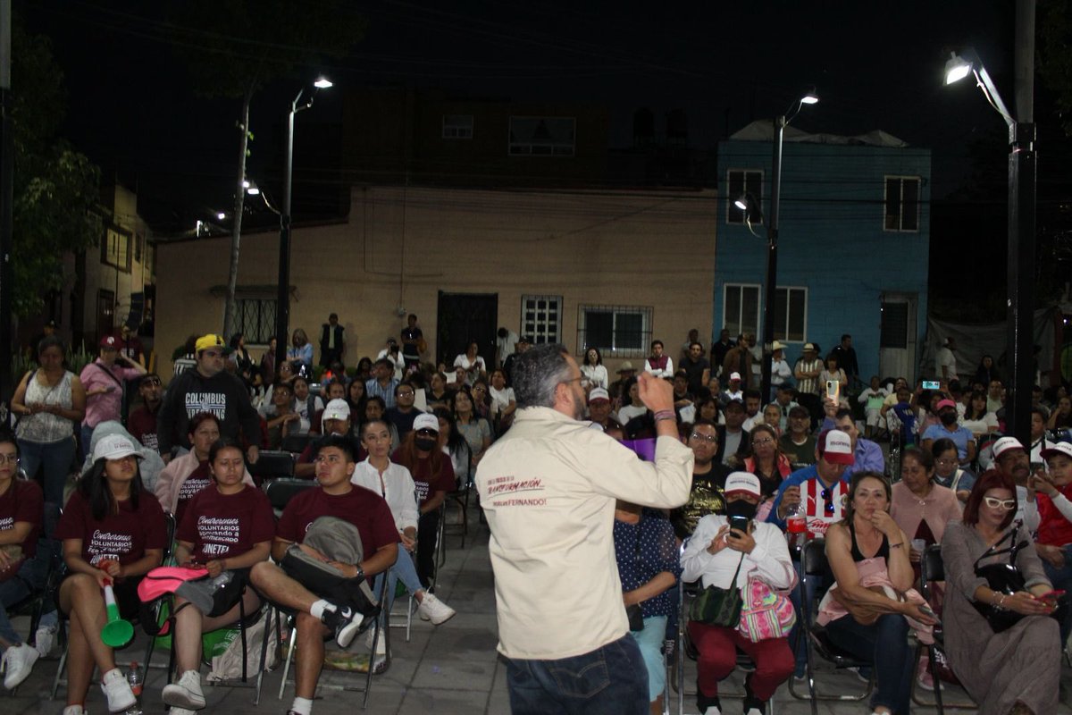 Fer_MercadoG's tweet photo. Con los #EncuentrosParaLaTransformsción, #MorenaLlegaráAContreras 📝

Hoy en la Plaza Santa Teresa en 𝐋𝐚 𝐌𝐚𝐠𝐝𝐚𝐥𝐞𝐧𝐚 𝐂𝐨𝐧𝐭𝐫𝐞𝐫𝐚𝐬 presentamos las propuestas para el plan de gobierno en nuestra alcaldía. 

Serán 8 ejes que guiarán la política pública, como educación, seguridad, medio ambiente, agua entre otros, resultado del diálogo con los habitantes de Contreras. 

Este será un ejercicio permanente, las necesidades de las y los vecinos serán la prioridad de nuestro gobierno 💯 

Agradezco al coordinador de estos trabajos @baguilarc, a @MARdeQFB y a las y los dirigentes de las mesas temáticas. 

¡Qué gusto que nos hayan acompañado, Contreras es su casa amigxs @Eli_Mateos_CDMX @ChuchoSesmaPVEM! 🫶🏼