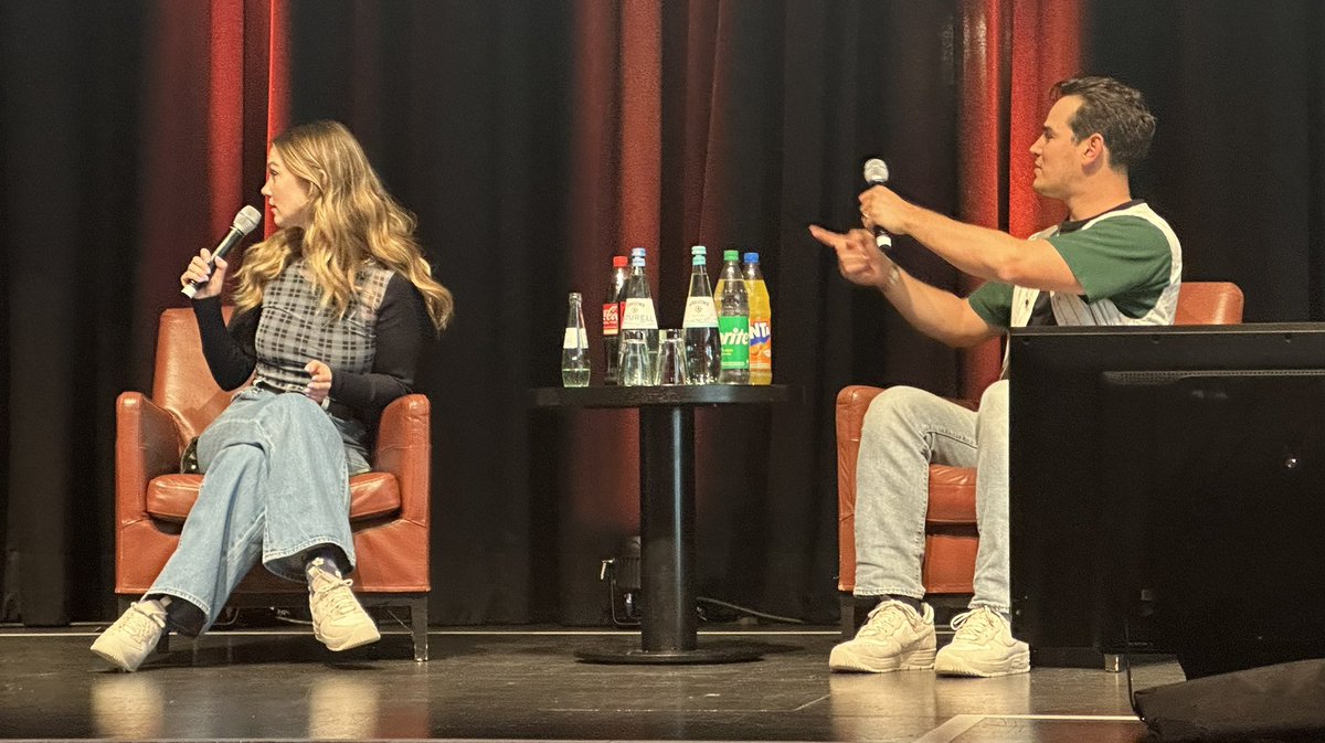 ayana2570's tweet photo. Tessa and Alberto panel. Unfortunately, I only saw the last two Minutes
#Shadowhunters #MH3 #mortalhunterscon #albertorosende #tessamossey https://t.co/H0twr4xAKh