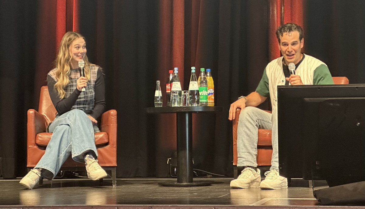 ayana2570's tweet photo. Tessa and Alberto panel. Unfortunately, I only saw the last two Minutes
#Shadowhunters #MH3 #mortalhunterscon #albertorosende #tessamossey https://t.co/H0twr4xAKh