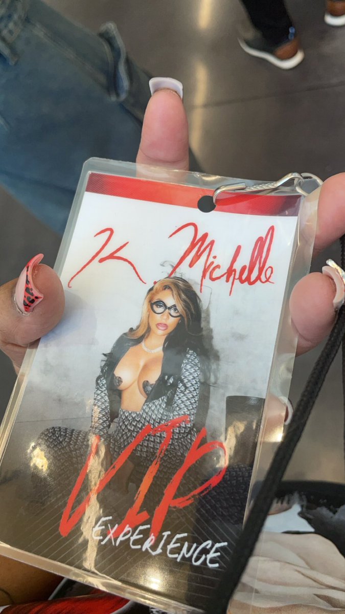 iAmLiInkyy's tweet photo. I came I saw and I sang my heart out #LovehardTour @kmichelle I enjoyed every song #Vipmeetandgreet https://t.co/DRDx7bCwpT