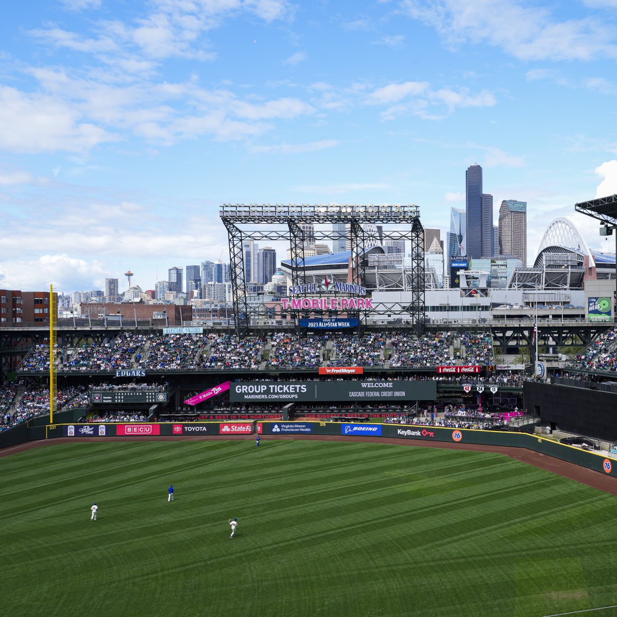 Great baseball weather today. See you at the ballpark 🤝 🔗 Mariners.com/SingleGame