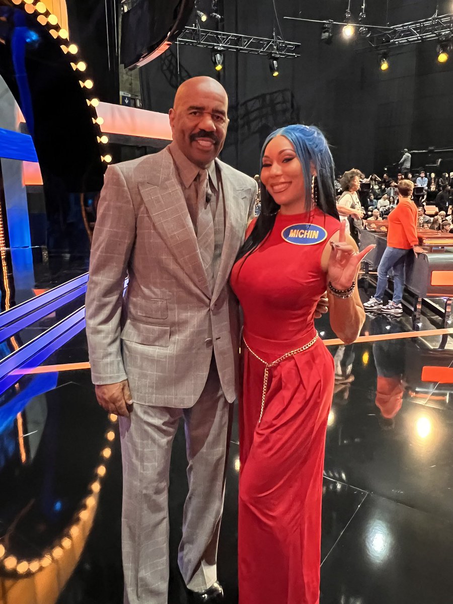 I BEG YOUR FINEST PARDON?! @FamilyFeudABC coming soon ^.^ #TeamEST