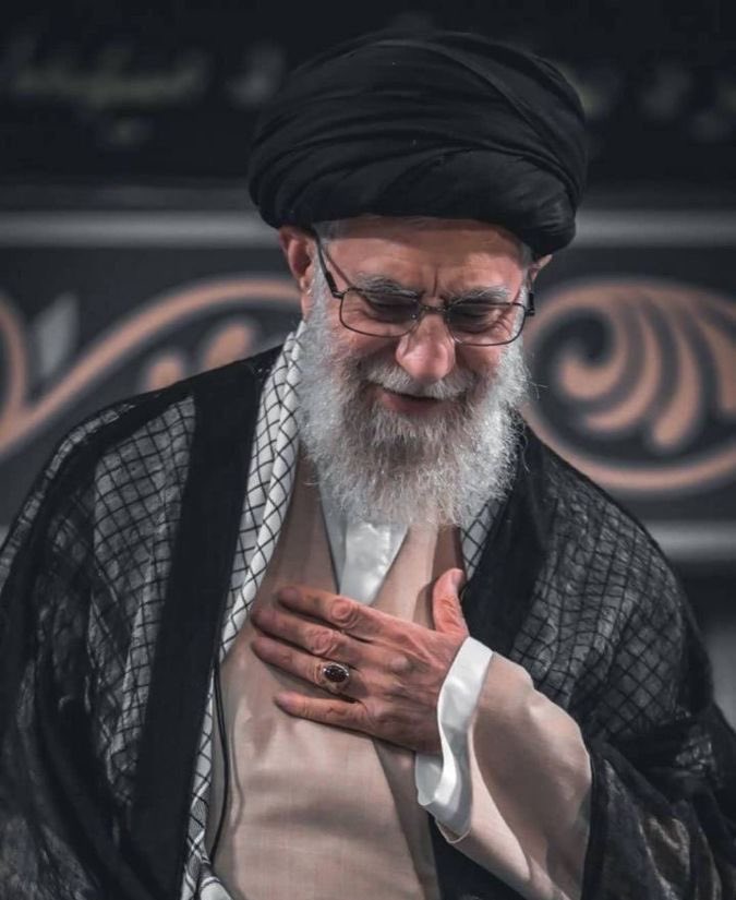 ManoItzz's tweet photo. 🇮🇷Iran Launches Drone and Missile Attack on 
Israel🇮🇱 
Iran fired 200 missiles and drones

Fears Iran and Israel's rivalry 'could spark World War III' with Vladimir Putin 'rubbing his hands'
#Iran https://t.co/pZUEUs6dNy