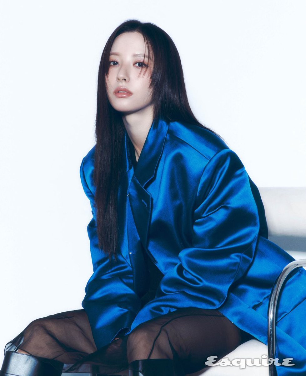 joyiebug's tweet photo. The face                                The pose https://t.co/uGn09XHIL6