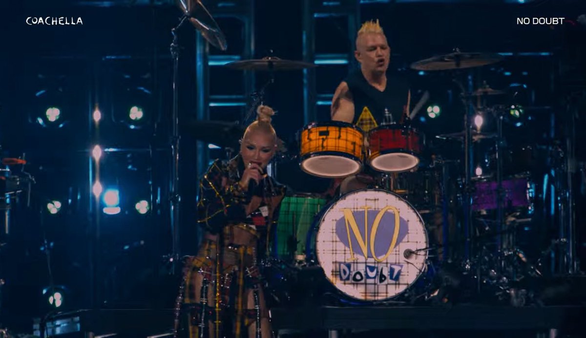 ElAlebrijenet's tweet photo. Luego de una ausencia de 9 años, #NoDoubt hace su retorno triunfal en Coachella, iniciando su esperada presentación con canciones como "Hella Good", "Sunday Morning" y "Ex-Girlfriend". Ojalá pronto nos visiten en México. 

Por si los quieren ver en YouTube está la transmisión. https://t.co/tfGMVIE0LJ