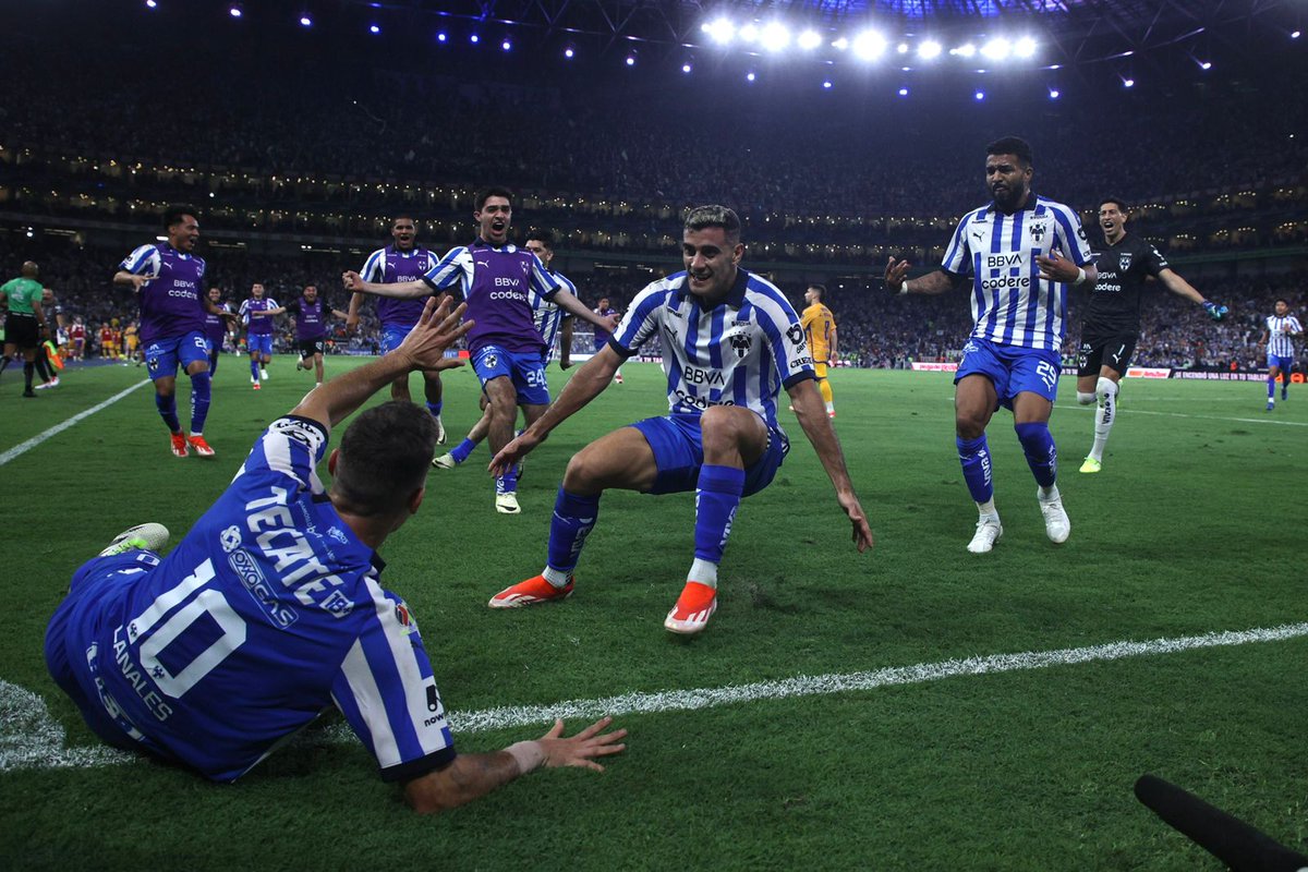 SancadillaNorte's tweet photo. El festejo del 3-3 de Berte con Canales acalambrado, una imagen inolvidable, por @alexgarza0993 de @CANCHAELNORTE https://t.co/4xqLHJ3PuD