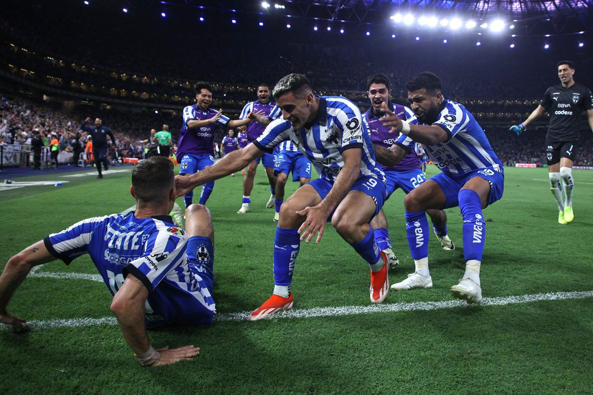 SancadillaNorte's tweet photo. El festejo del 3-3 de Berte con Canales acalambrado, una imagen inolvidable, por @alexgarza0993 de @CANCHAELNORTE https://t.co/4xqLHJ3PuD