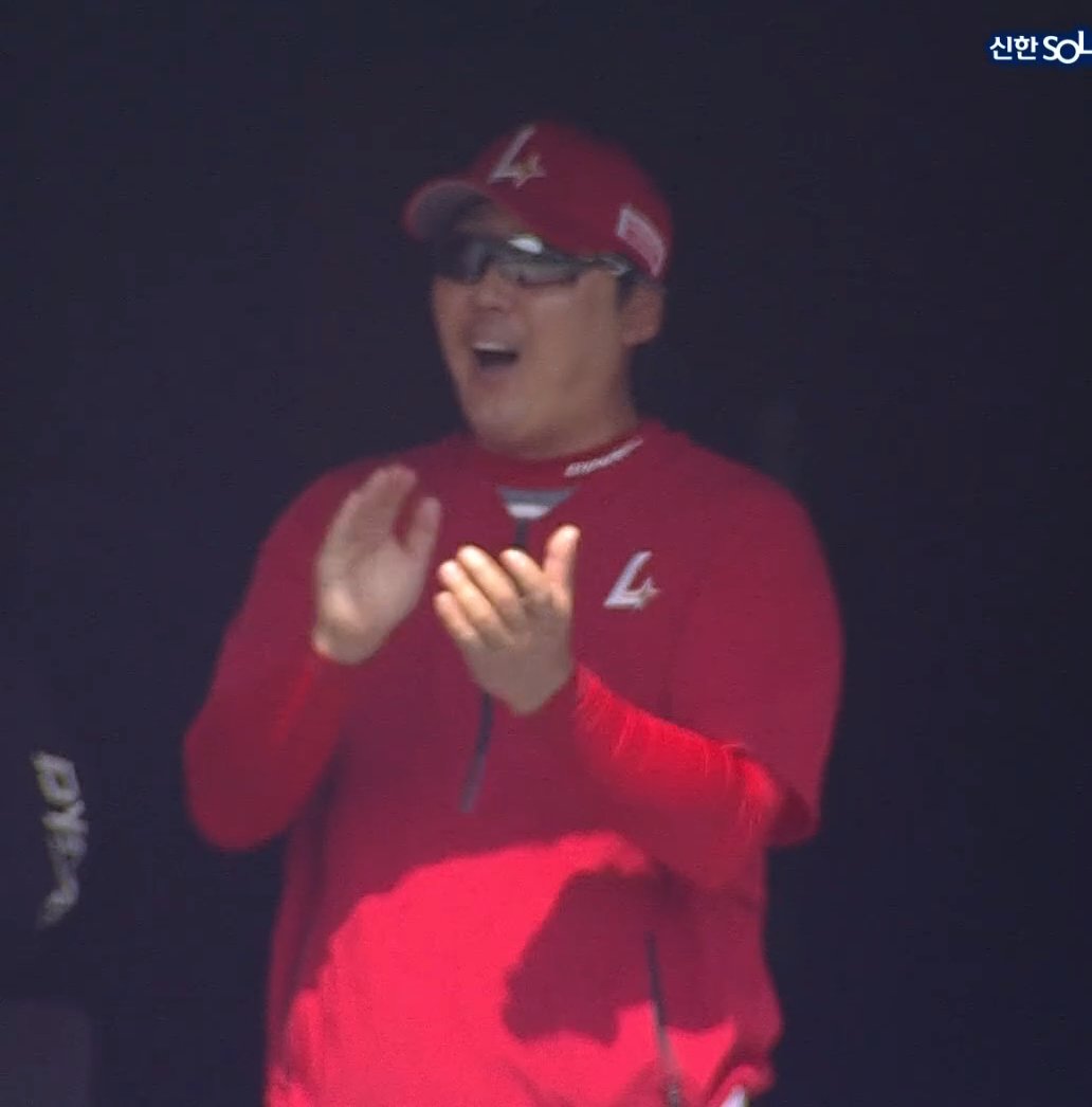배영수코치 일희일비 미침 ㅜㅜㅜㅜㅜㅜㅜㅜ
오원석 1번타자 삼진                                      2번타자 볼넷
                                                                            3번타자 삼진