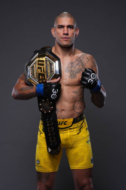 MMAmelotto's tweet photo. RESULTADO: 🇧🇷 Alex "Poatan" Pereira nocauteou 🇺🇸 Jamahal Hill no 1° round pelo título meio-pesado no UFC 300, em Las Vegas. #ufcbr https://t.co/e9M44Zedsz