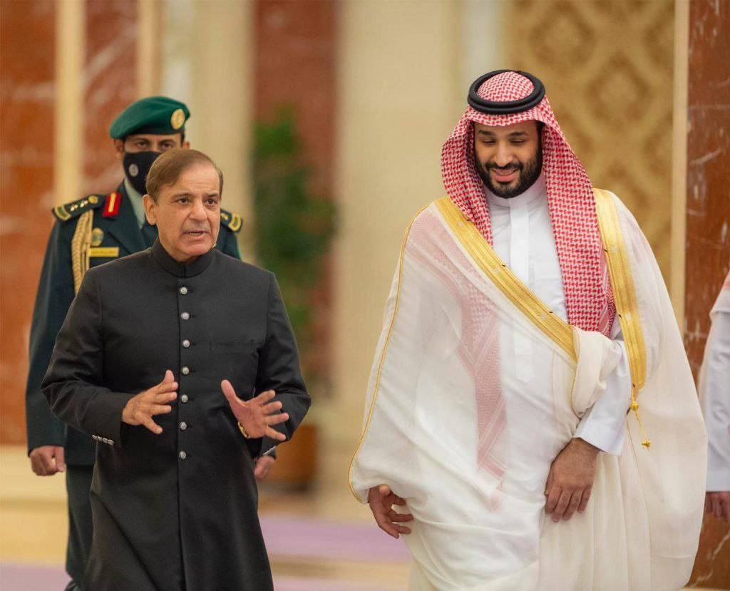 MSajad138's tweet photo. شهباز شریف سعودی عربستان ته د پور غوښتلو په پار تللئ ؤ خو ولیعهد ورته ویلي مونږ خپله هم له کویټ شپاړس ملیارده ډالر پور غوښتئ, سړی یي په خالي کچکول رالیږلئ.
پاکستان 🙄 / اقتصاد😏 https://t.co/0MlMiZIqDu