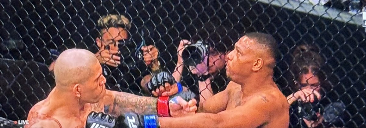 Alex Pereira knockout in the first round and dudes eyes were looking at the rafters