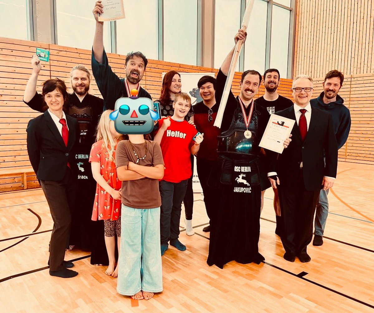 tekkeikan's tweet photo. 3. 🥉und 1. 🥇Platz bei der gestrigen Berliner Einzelmeisterschaft. Großartige Leistung von allen. Gratulation an Jan Ulmer und @maslaxasla #youkendoit #kendo #kendoislife #berlin #championship #champion #schöneberg #oscberlin @kendoverband #tekkeikan @tekkeikan https://t.co/iNyJe7mAEH
