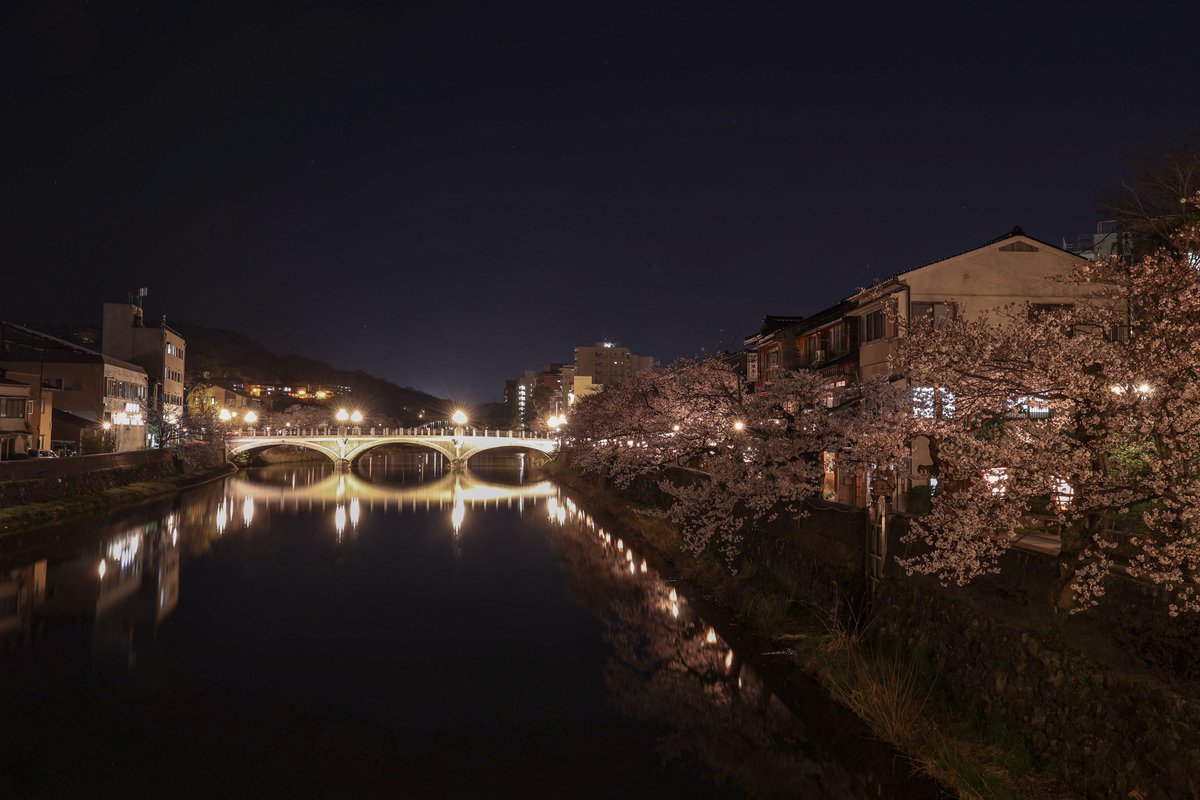 夜の主計町茶屋街と桜

#石川県 #金沢市 #金沢 
#夜景 #主計町 #桜 #桜2024 
#春2024 #額装のない写真展
#東京カメラ部 #tokyocameraclub
#キリトリセカイ #主計町茶屋街
#カメラ好きな人と繋がりたい 
#写真好きな人と繋がりたい 
#キヤノン党でほめあいたい