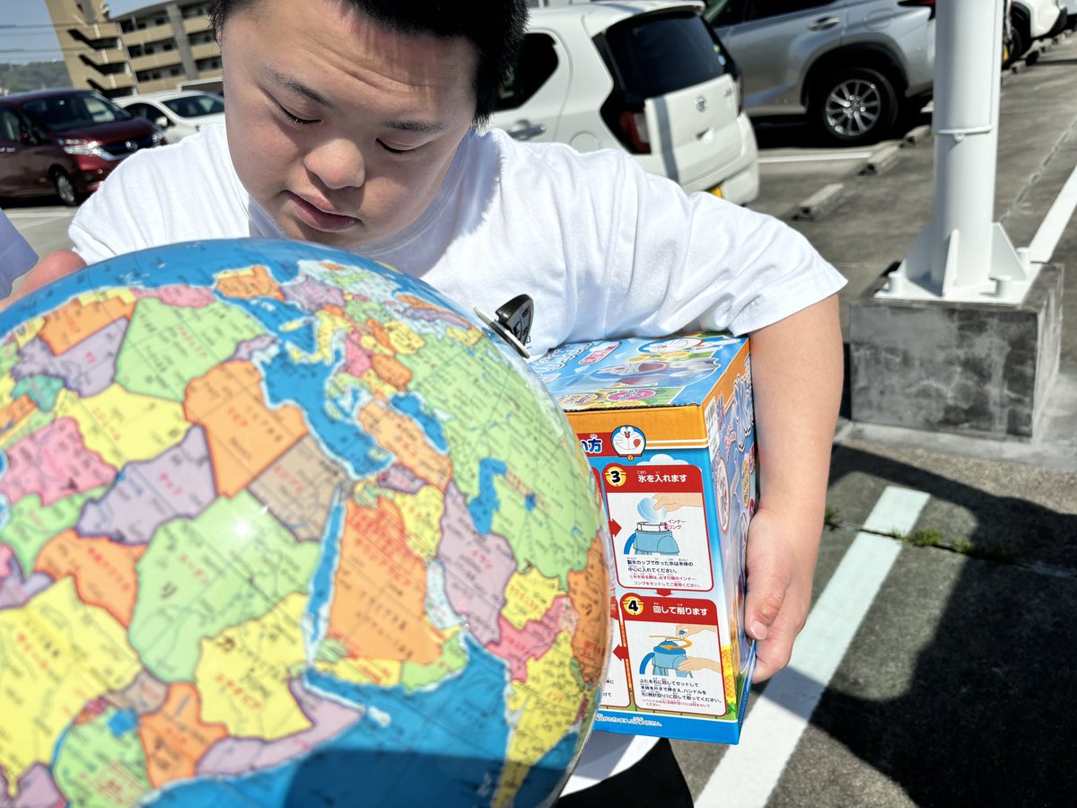ずーっとでっかい地球儀がほしかったんやけど、リサイクルショップ行っ ずーっとでっかい地球儀がほしかったんやけど、リサイクルショップ行っ