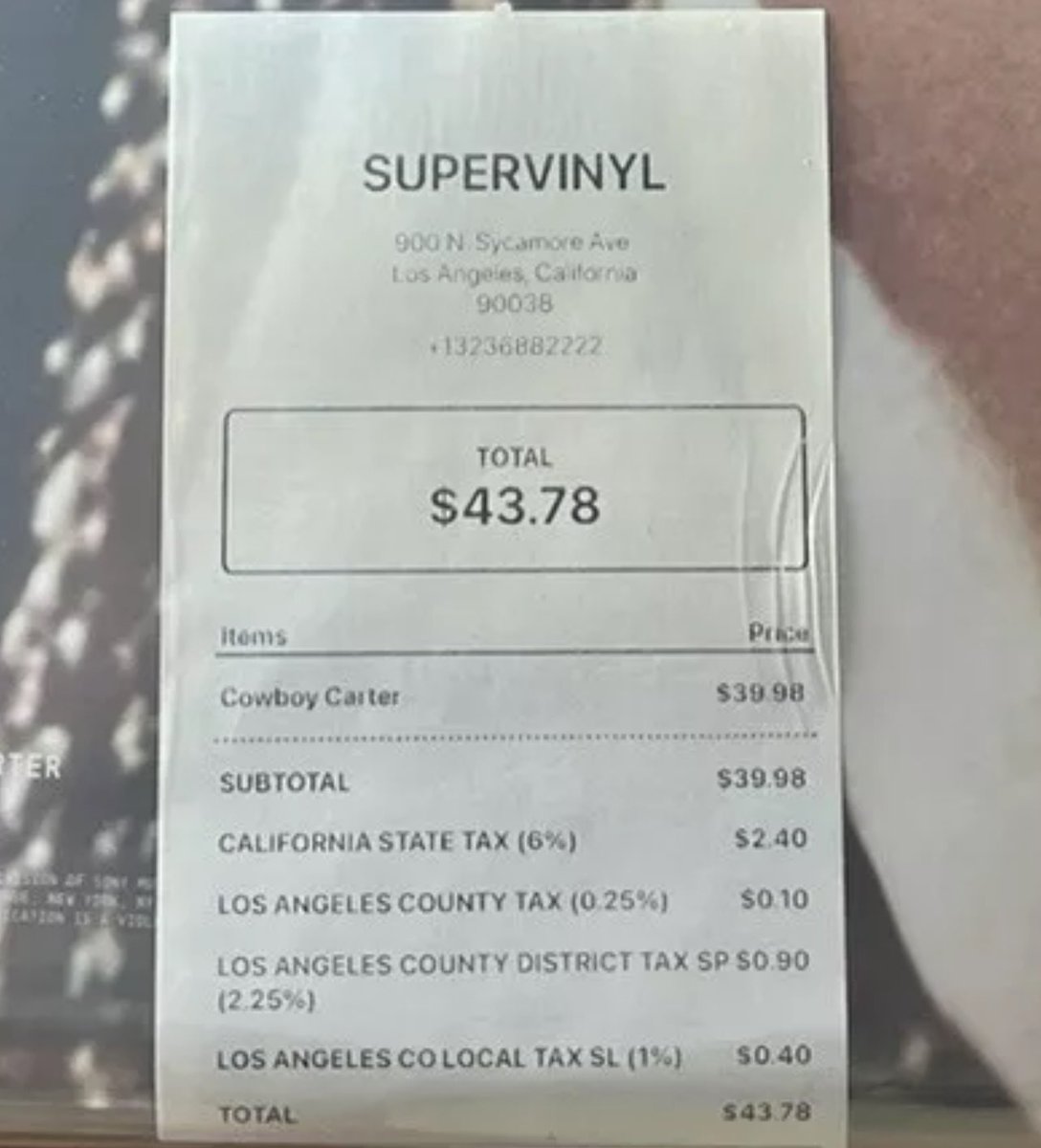 🤠 LEGENDARY FLIP 🤠 Los Angeles record store Supervinyl had hundreds of signed copies of Beyonce’s new album Cowboy Carter available yesterday for $40 each. They’re reselling on eBay for almost $2,000.