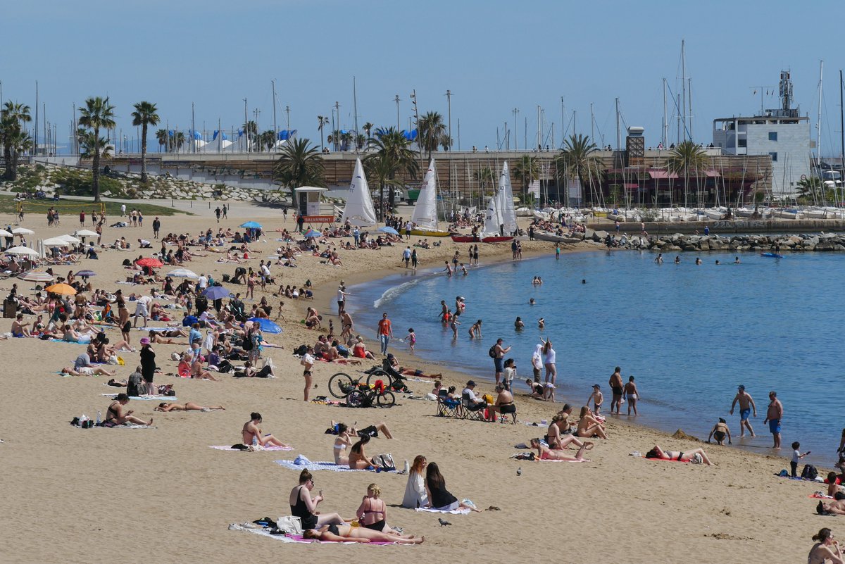 Ahir es van batre 11 rècords de calor del mes d'abril a les estacions @meteocat ⚠ Va ser un dia amb temperatures de juny o, en alguns casos, de juliol ➡ ccma.cat/el-temps/dissa… 📷 Eva Gimeno #ElTemps3Cat @Vakapiupiu @jjanue @alcantara_alb