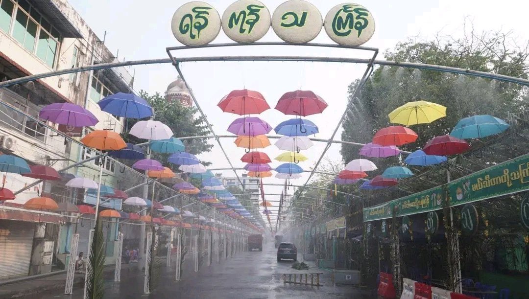 #Picture of the day
An empty street while umbrellas and water systems are pumping for thingyan celebrations. A picture that speaks of People’s resilience to keep fighting,remembering the many that are arrested and killed along with never giving up 

#WhatsHappeningInMyanmar