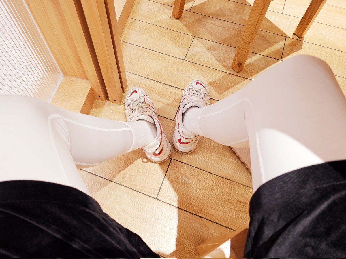 1745wae's tweet photo. 天热起来之后的出门方式 https://t.co/8cAmC9v7bD