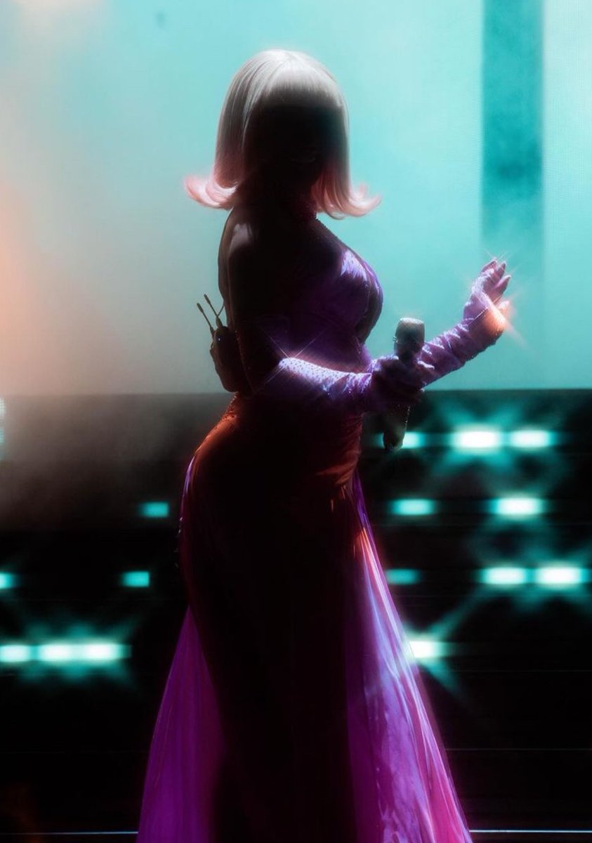JAWAD_NM6's tweet photo. THIS PHOTO IS THE ONE!!!!! No face bc b*tches aren’t seeing her! https://t.co/UdDbSxhiOW