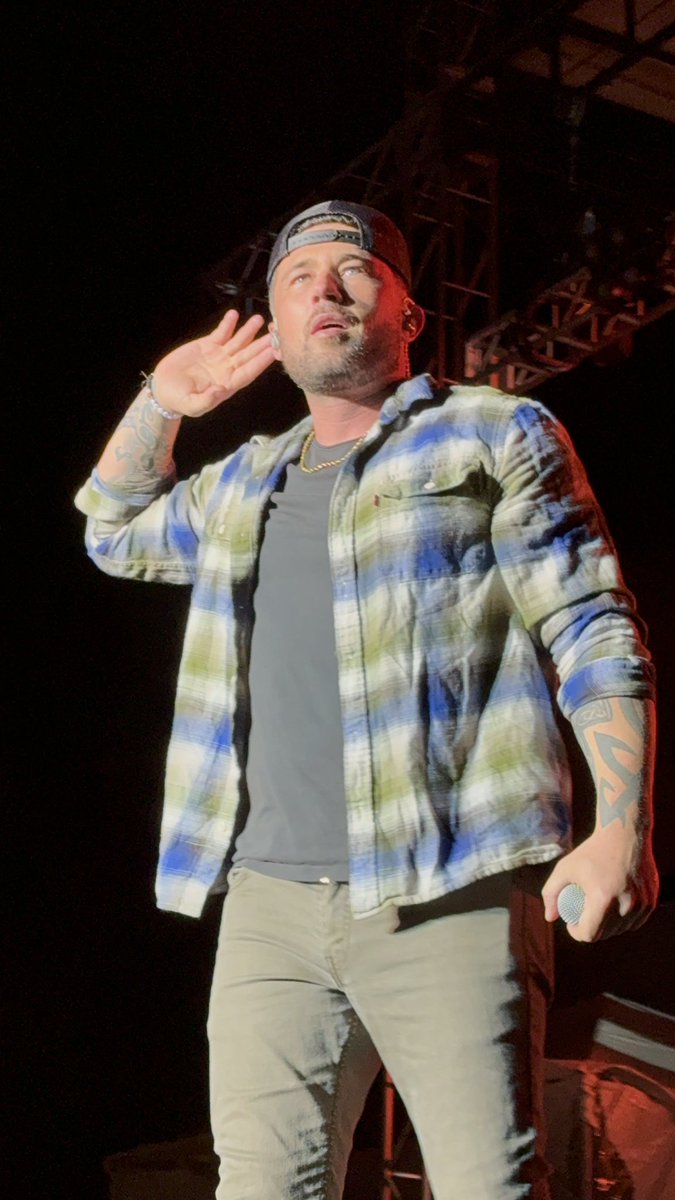 amart6's tweet photo. It was a great concert tonight with @Michaelraymusic @OcoeeMusicFest 

See you again next weekend at Busch Gardens!! https://t.co/hAcr0phOZ6