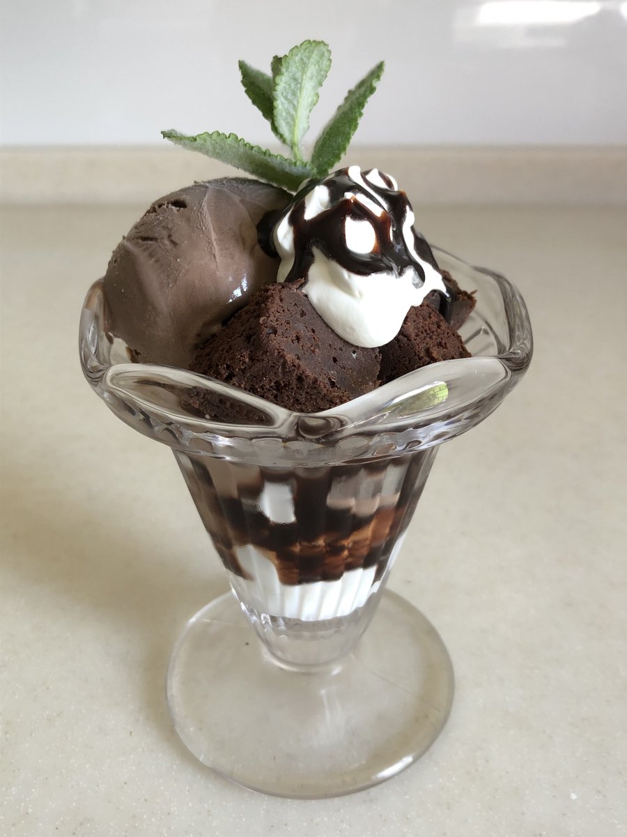 チョコパフェを作りました 子供たちが好きなやつです